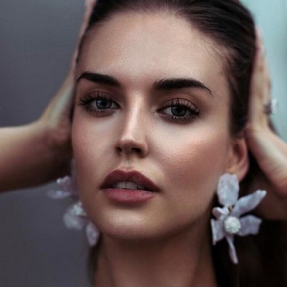 Lele Sadoughi Crystal Lily Earrings - Picture 4 of 7